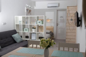 Cozy studio overlooking downtown